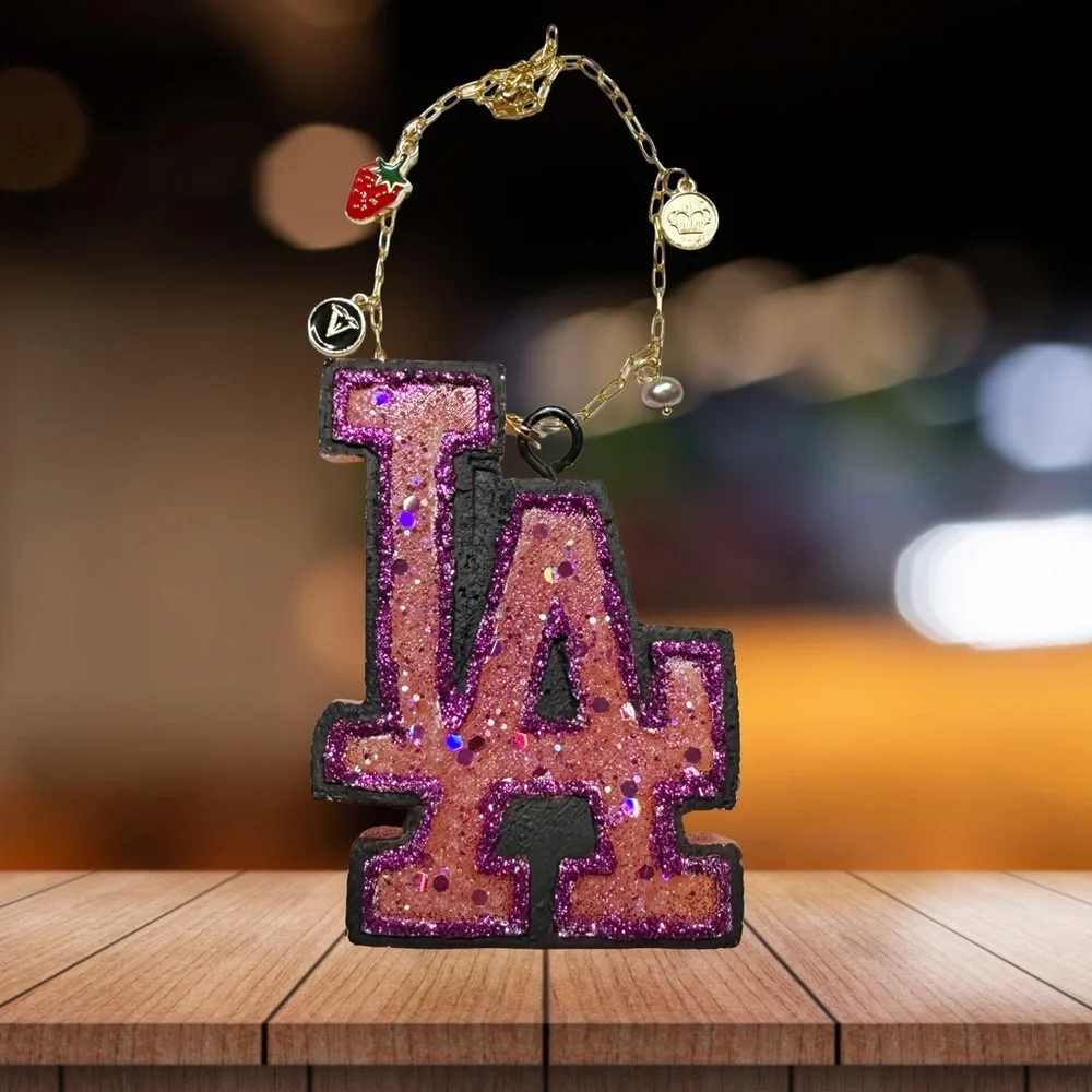 LA Dodgers Logo Hanging Air Freshener - Picture 3 of 5